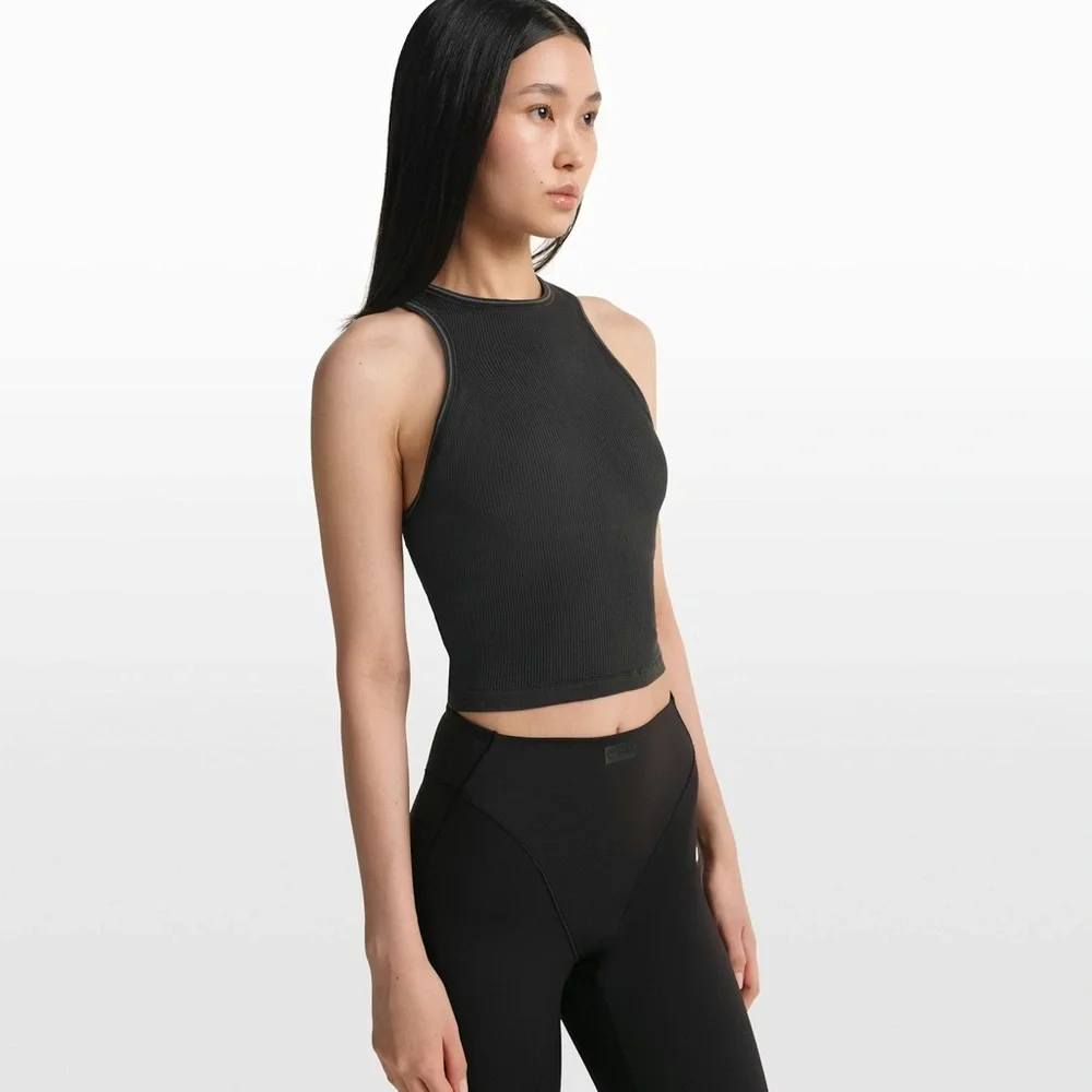 Nike Skims Ribbed Seamless Racer Front Tank in Obsidian Black - Picture 4 of 8